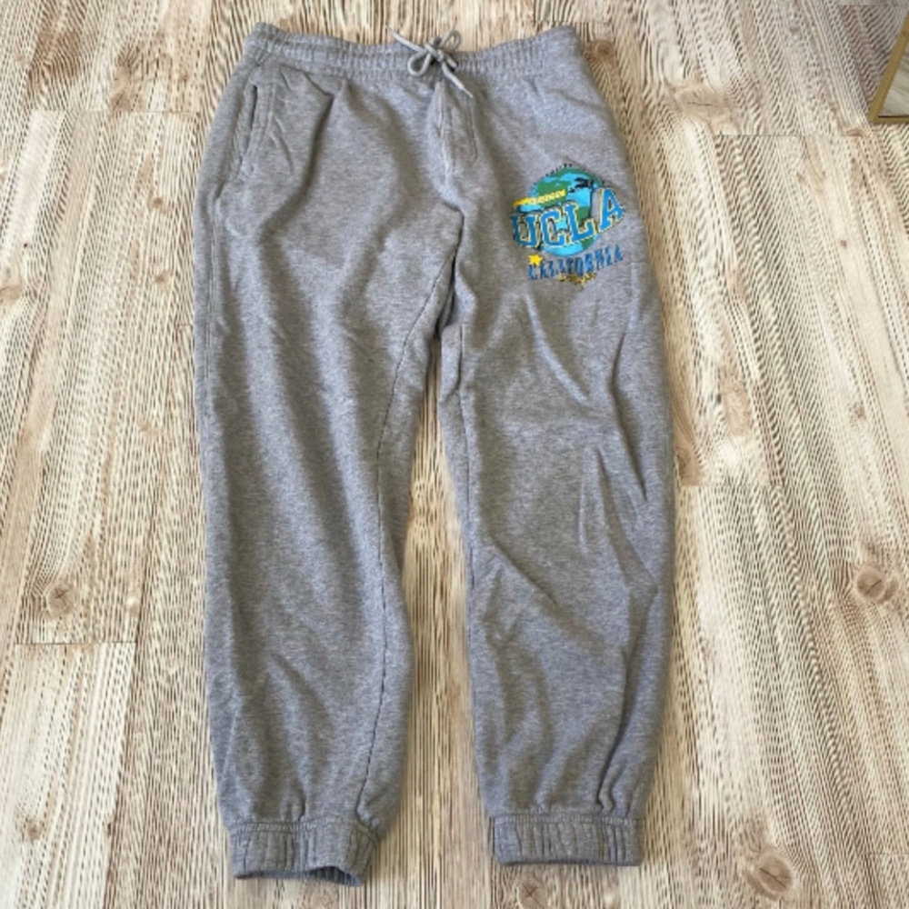 Grey UCLA sweatpants, unisex, size small